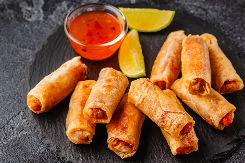 Rouleaux de printemps avec sauce